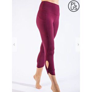 NWOT Burgundy Capri Keyhole Yoga Leggings Size 3X Pockets
